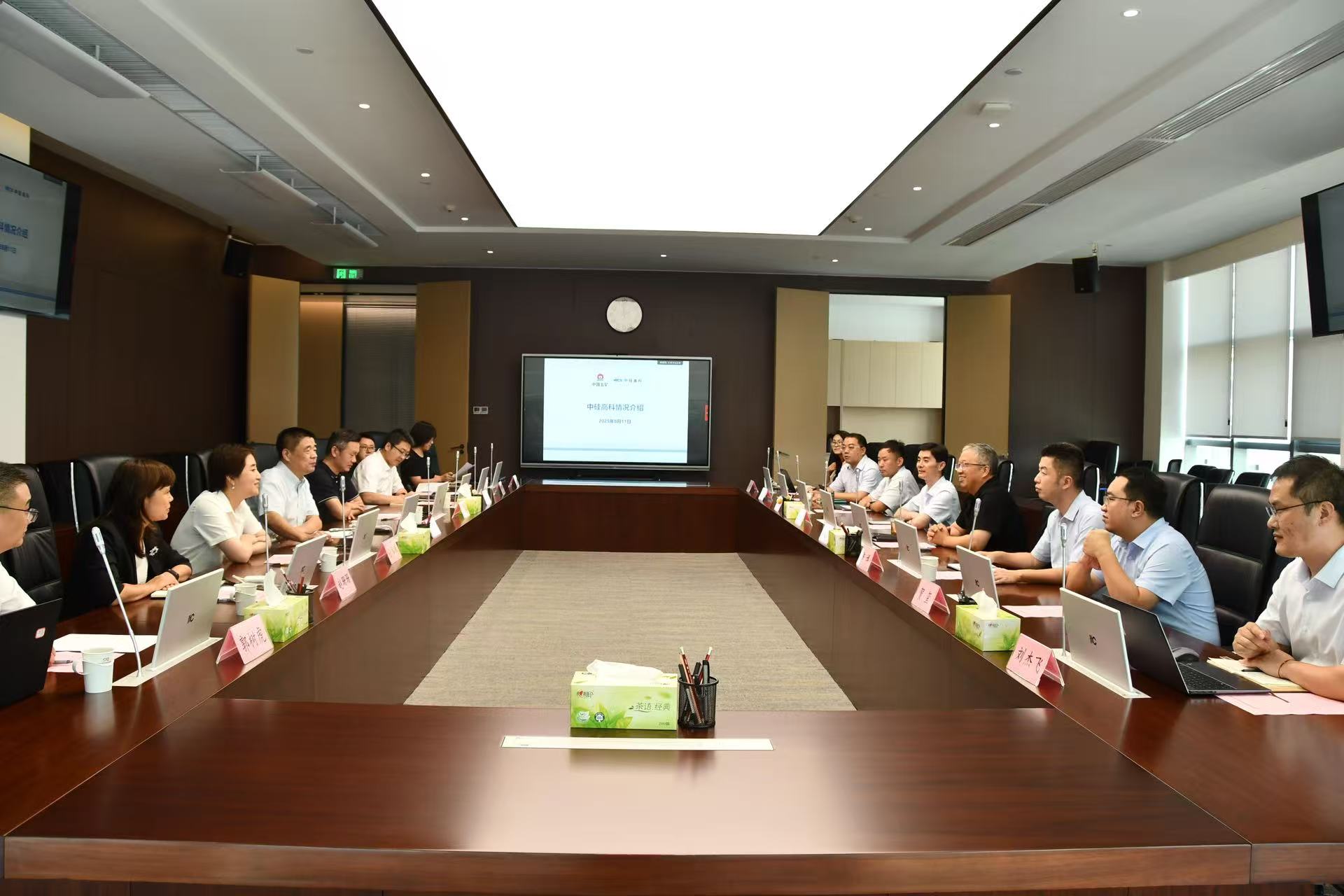 中國恩菲和五礦創投到訪豫資控股集團  雙方舉行工作會談